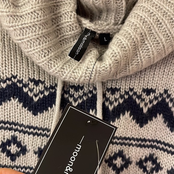 Gray and Navy Blue crop Turtleneck sweater - Picture 2 of 4